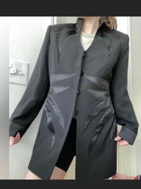 Solini vintage Women's Black Longline Blazer with Satin Leaf Accents size 14